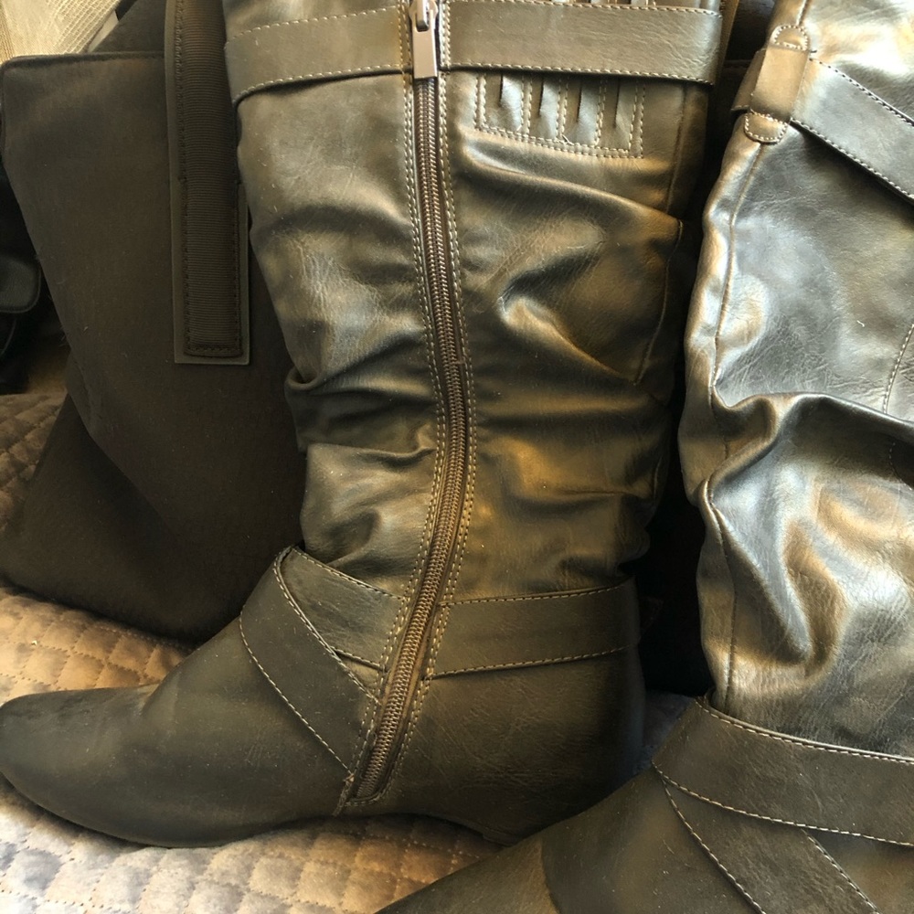 Cathy Jean boots - Picture 2 of 3